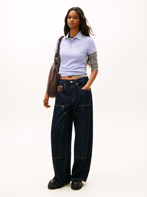 Polo-contemporaneo-con-tapeta-y-detalles-iconicos-DW0DW21932-C5U