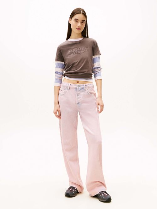 Playera-basica-moderna-con-logo-distintivo-DW0DW22481-GW1