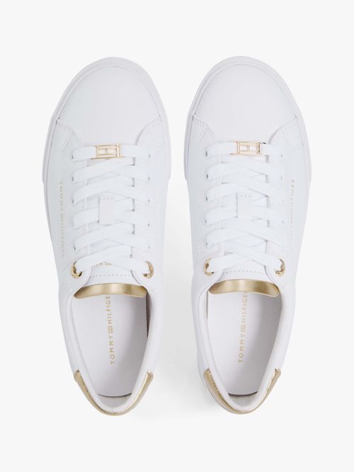 Tenis-versatiles-con-diseno-moderno-y-detalles-iconicos-de-la-marca-FW0FW09093-YBS