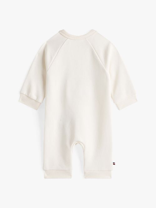 Prendas-suaves-y-comodas-para-bebe-con-el-estilo-iconico-KN0KN02124-YA8