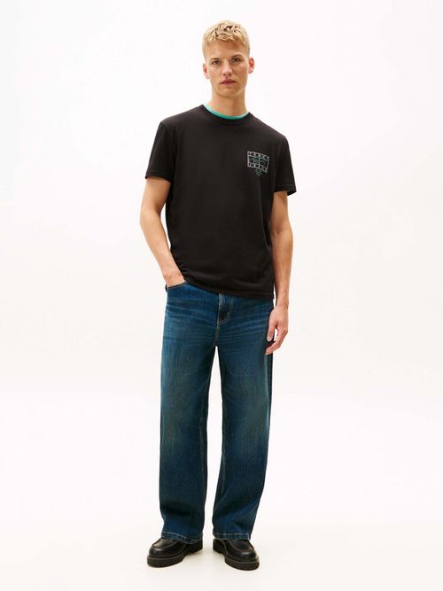 Playera-Con-Logos-De-Efecto-Espray-De-Hombre-Tommy-Jeans-DM0DM22319-BDS