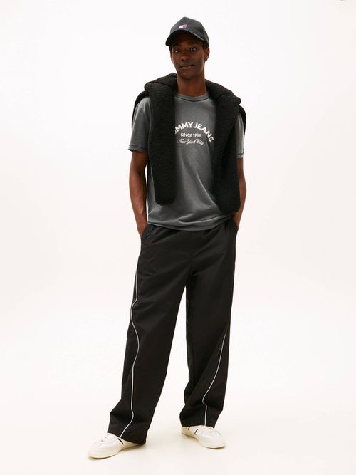 Playera-Con-Logo-De-Hombre-Tommy-Jeans-DM0DM22328-BDS