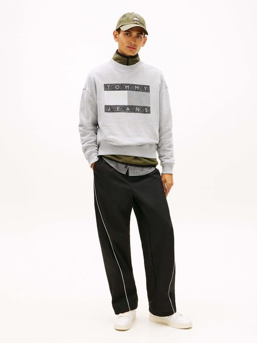 Sudadera-Con-Parche-Tonal-Del-Logo-De-Hombre-Tommy-Jeans-DM0DM22384-Q13