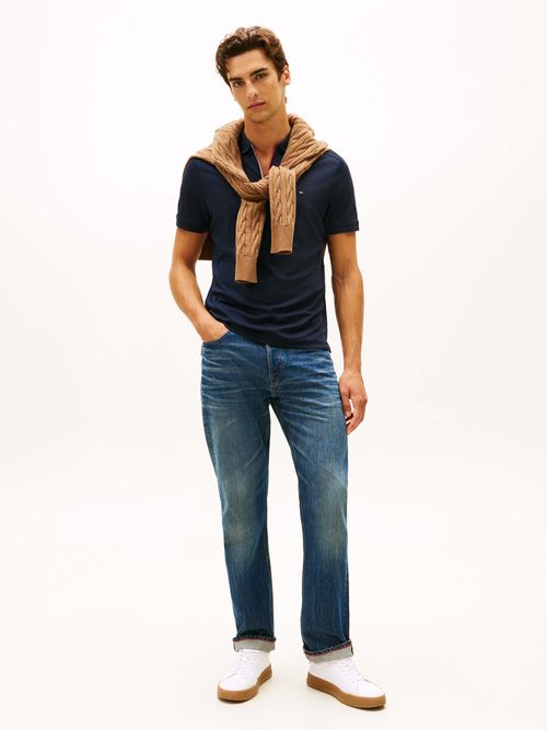 Polo-clasico-con-tapeta-y-logo-ideal-para-un-look-smart-casual-MW0MW41613-DW5