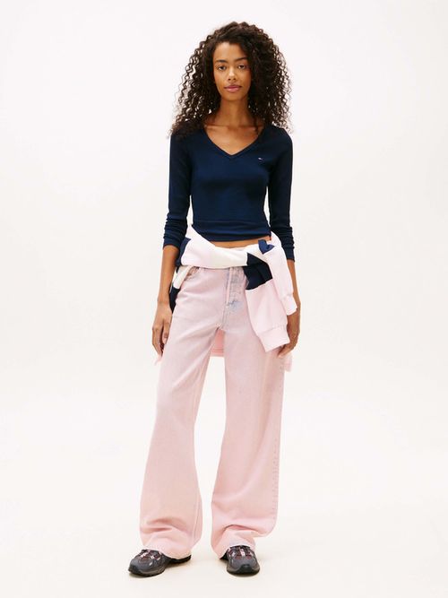 Playera-De-Manga-Larga-Con-Cuello-De-Pico-De-Mujer-Tommy-Jeans-DW0DW17990-C1G