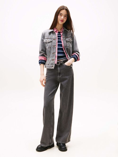 Chamarra-De-Mezclilla-Trucker-Con-Logo-De-Mujer-Tommy-Jeans-DW0DW21555-1DA