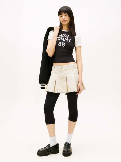 Playera-Slim-Con-Logo-Y-Mangas-Raglan-De-Mujer-Tommy-Jeans-DW0DW22536-BDS