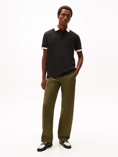 Polo-clasico-con-tapeta-y-logo-ideal-para-un-look-smart-casual-MW0MW41622-BDS