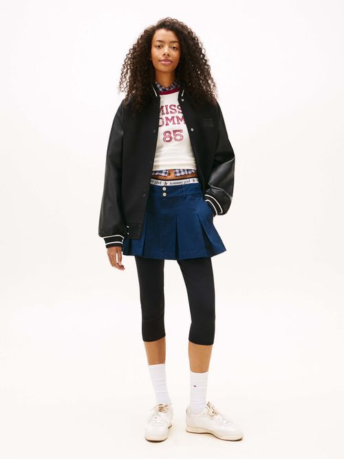 Chamarra-Universitaria-Amplia-De-Lana-De-Mujer-Tommy-Jeans-DW0DW22557-BDS