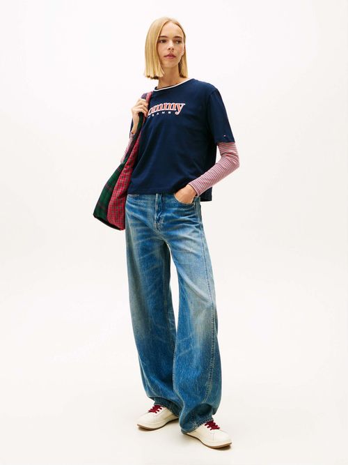 Playera-Amplia-Y-Holgada-Con-Logo-De-Mujer-Tommy-Jeans-DW0DW22563-C1G