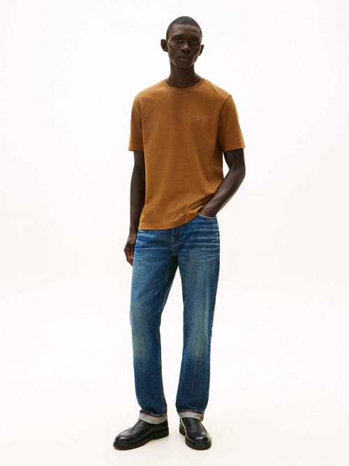 Playera-De-Cuello-Redondo-Y-Punto-Interlock-De-Hombre-Tommy-Hilfiger-MW0MW37508-GWP