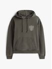 Sudadera-casual-con-interior-suave-y-logo-al-frente-DM0DM22367-BDS