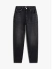 Jeans-comodos-y-versatiles-con-acabados-clasicos-DW0DW22442-1BZ