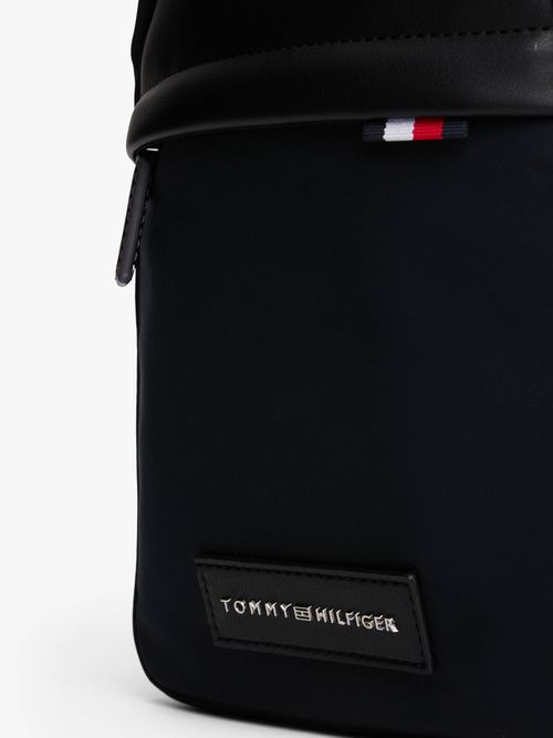 Bolso-Reporter-Con-Parche-De-Logo-De-Hombre-Tommy-Hilfiger-AM0AM13618-BDS