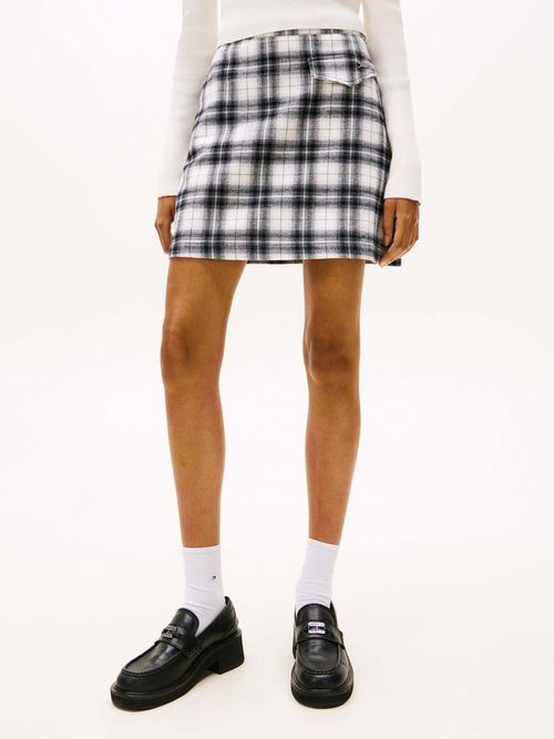 Minifalda-De-Franela-Con-Corte-Acampanado-De-Mujer-Tommy-Jeans-DW0DW21461-YBL