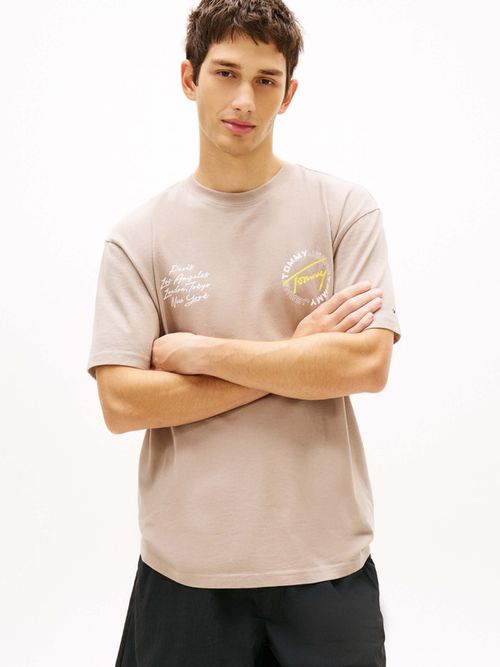 Playera-Amplia-Con-Logo-Trasero-De-Hombre-Tommy-Jeans-DM0DM22535-PKE