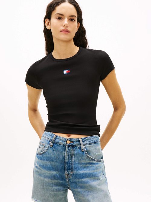 Playera-Slim-Acanalada-Con-Parche-De-Mujer-Tommy-Jeans-DW0DW17881-BDS