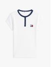 Playera-Tommy-Badge-Slim-De-Cuello-Henley-De-Mujer-Tommy-Jeans-DW0DW22276-YBL