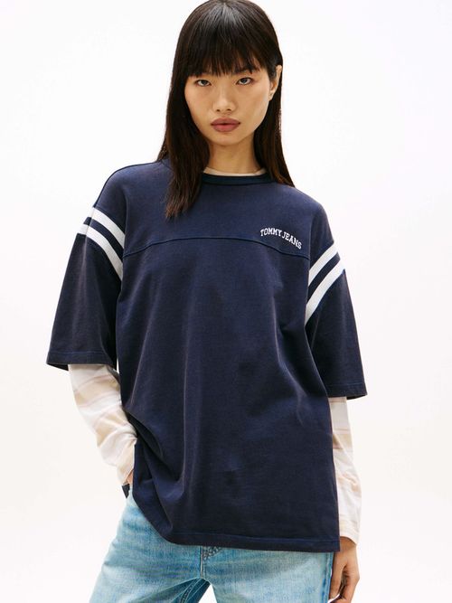 Playera-Oversize-De-Cuello-Redondo-Con-Logo-De-Mujer-Tommy-Jeans-DW0DW22307-C1G