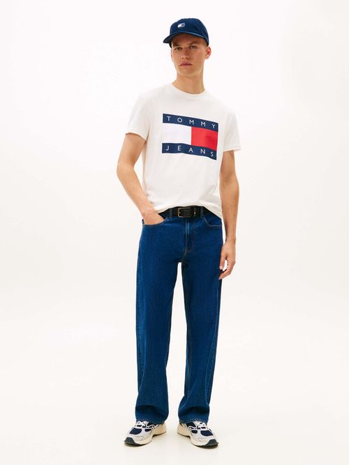 Playera-De-Cuello-Redondo-Con-Parche-De-Hombre-Tommy-Jeans-DM0DM22645-YBH