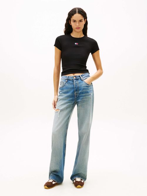 Playera-Slim-Acanalada-Con-Parche-De-Mujer-Tommy-Jeans-DW0DW17881-BDS