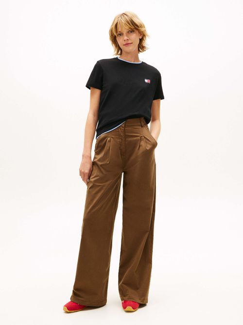 Playera-De-Punto-Con-Logo-Ondulante-De-Mujer-Tommy-Jeans-DW0DW22274-BDS