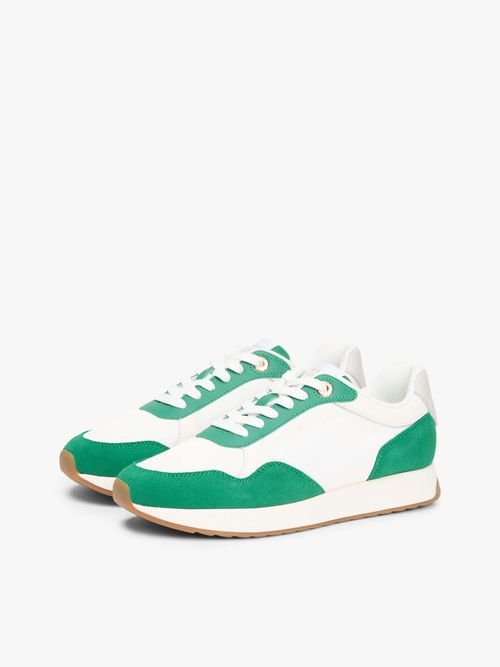 Tenis-versatiles-con-diseno-moderno-y-detalles-iconicos-de-la-marca-FW0FW08950-02X