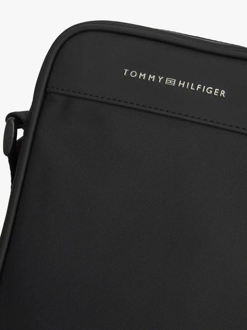 bolso-reporter-con-bandolera-y-logo-metalico-de-hombre-tommy-hilfiger-am0am14150-bds