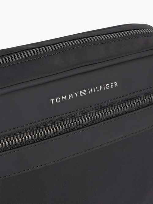 bolso-reporter-con-bandolera-y-logo-metalico-de-hombre-tommy-hilfiger-am0am14152-bds