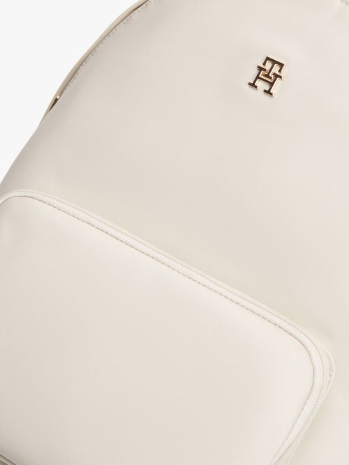 mochila-de-diseno-redondeado-con-monograma-th-de-mujer-tommy-hilfiger-aw0aw17939-aeo