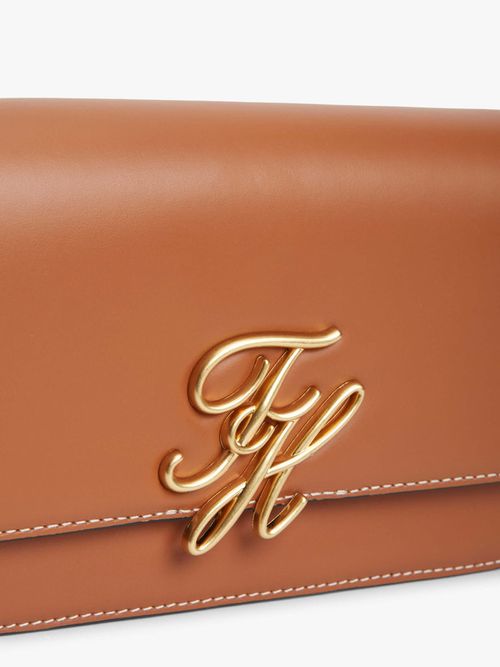 bolso-bandolera-de-piel-con-insignia-y-solapa-de-mujer-tommy-hilfiger-aw0aw18399-gb8