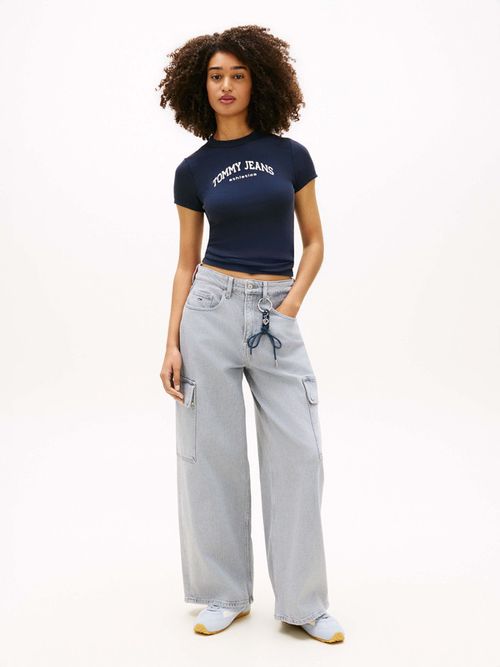 playera-slim-de-cuello-redondo-con-logo-de-mujer-tommy-jeans-dw0dw22302-c1g