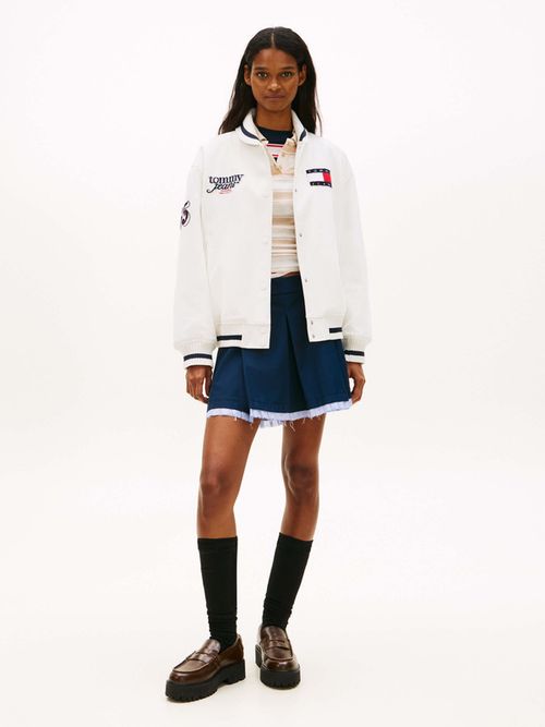 chamarra-varsity-oversize-en-lona-con-logo-de-mujer-tommy-jeans-dw0dw22585-ybh