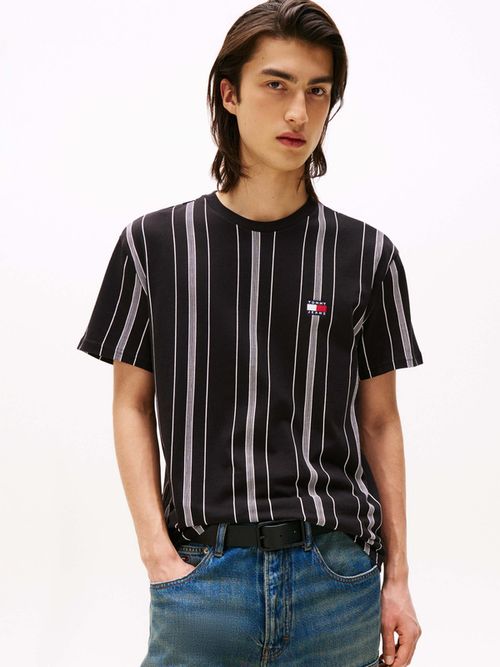 playera-premium-de-rayas-verticales-de-hombre-tommy-jeans-dm0dm21939