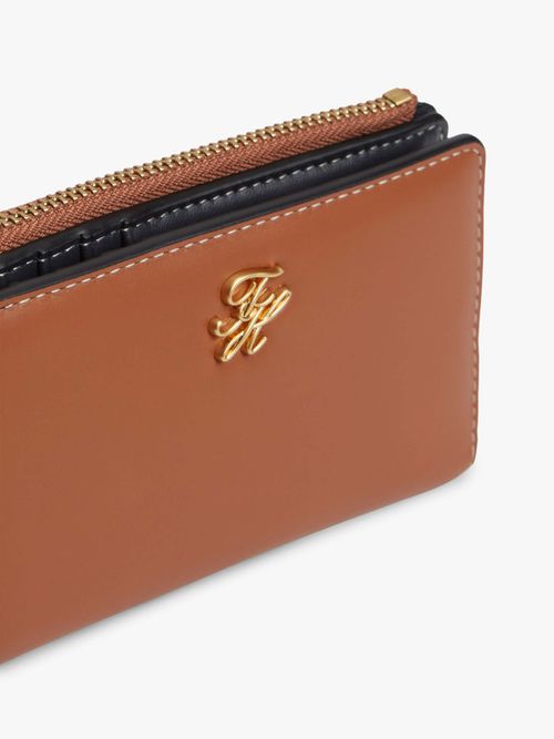 billetera-script-de-piel-de-mujer-tommy-hilfiger-aw0aw18490