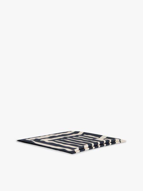 panuelo-cuadrado-chic-de-sarga-de-seda-aw0aw18327-dw6