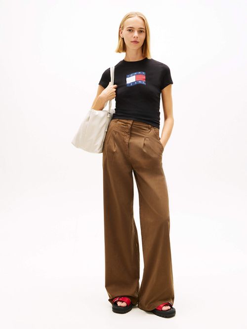 playera-de-punto-slim-con-logo-ondulante-dw0dw22781-bds