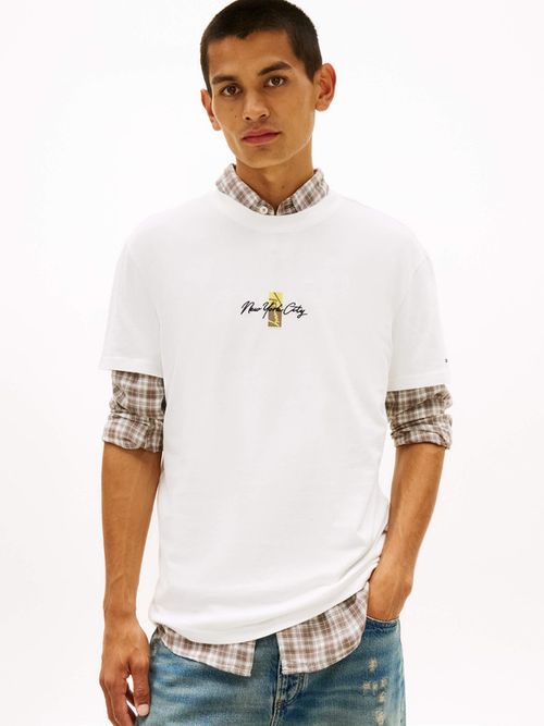 playera-manga-corta-tommy-jeans-dm0dm22532-ybl