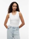 playera-slim-de-cuello-redondo-con-logo-bordado-para-mujer-dw0dw20673-ybl