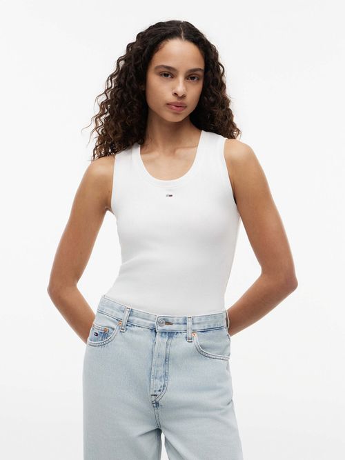 playera-slim-de-cuello-redondo-con-logo-bordado-para-mujer-dw0dw20673-ybl