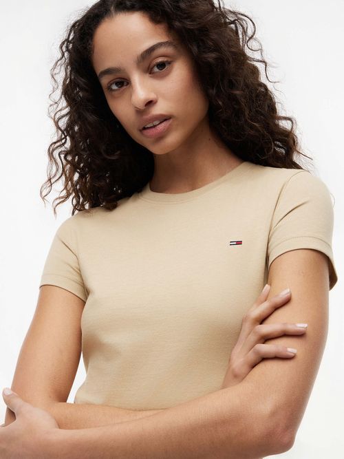 playera-slim-de-cuello-redondo-con-logo-bordado-para-mujer-dw0dw20459-ab9
