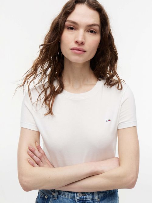 playera-slim-de-cuello-redondo-con-logo-bordado-para-mujer-dw0dw20459-ybl