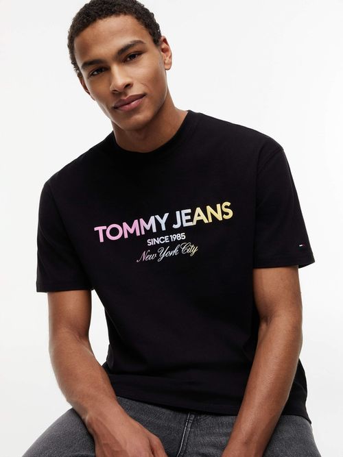 playera-con-logo-tommy-jeans-para-hombre-dm0dm23385-bds