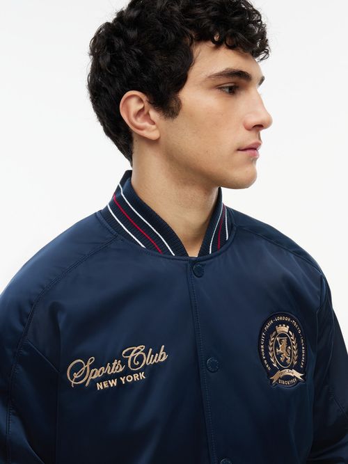 cazadora-bomber-amplia-de-saten-con-escudo-para-hombre-dm0dm23220-c1g