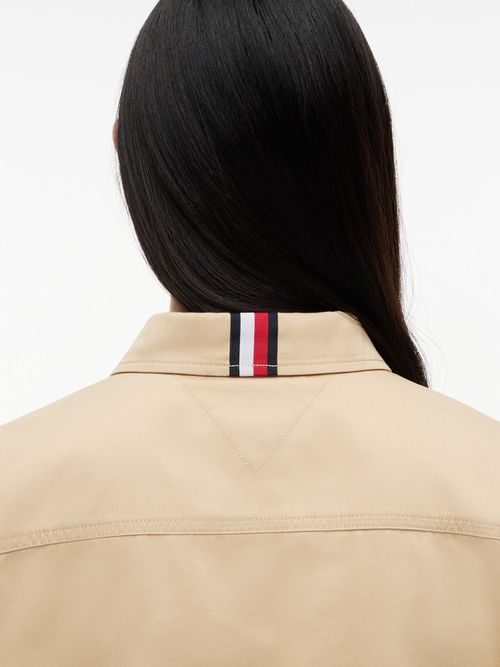 camisa-cropped-de-corte-amplio-con-escudo-dw0dw22942-ab9