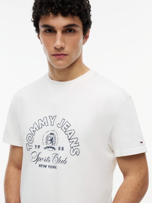 playera-de-punto-aterciopelado-con-escudo-dm0dm23175-ybl